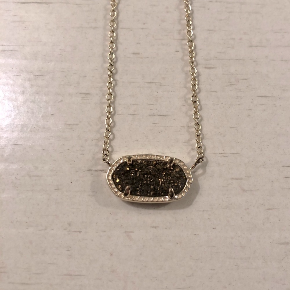 Kendra Scott necklace